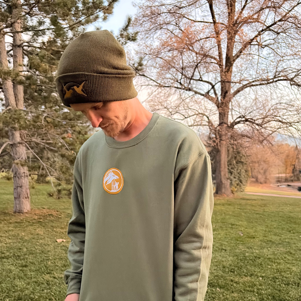 Green Crewneck with skier drinking a beer.
