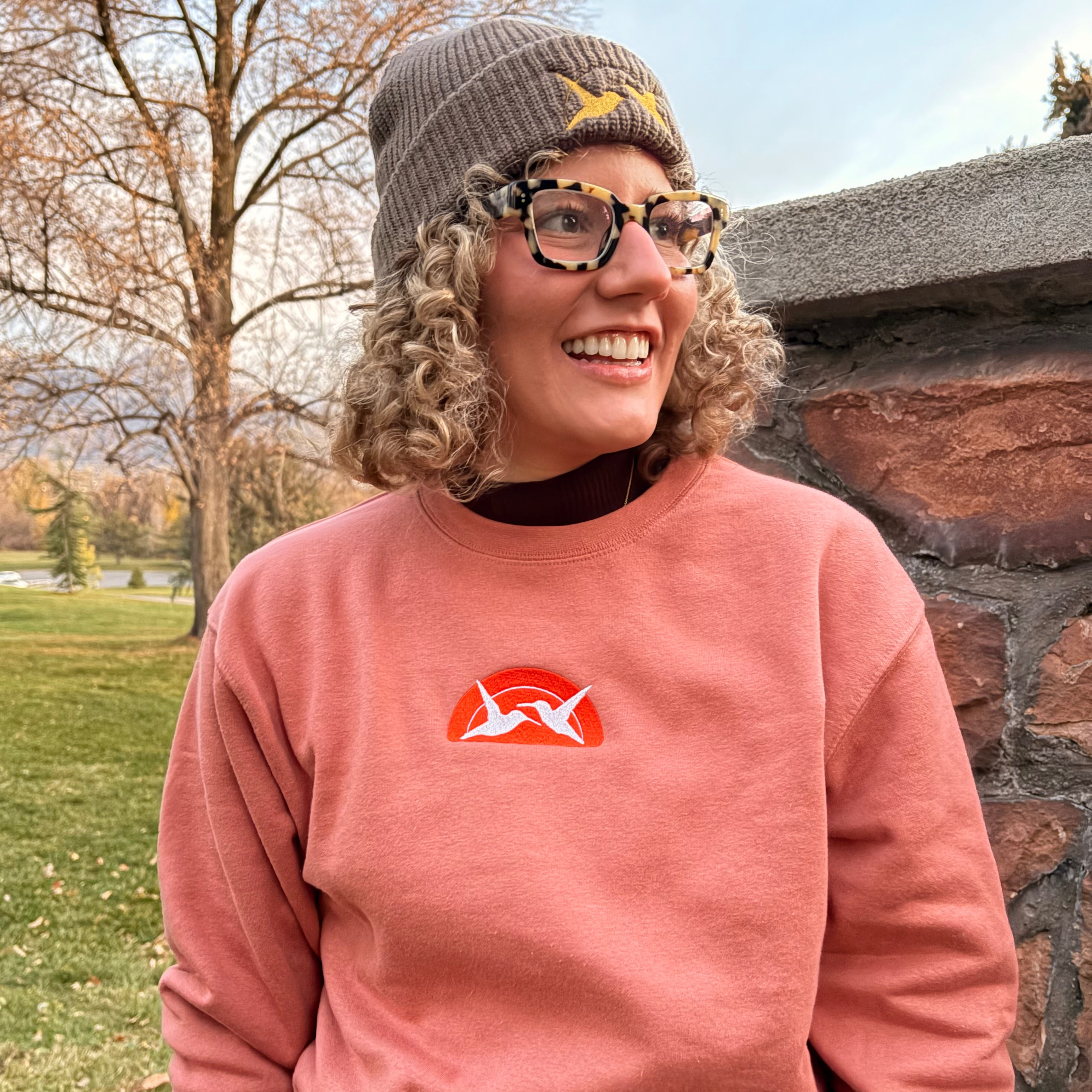 Pink crewneck with hummingbirds and beanie with hummingbirds